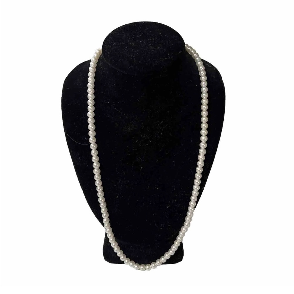 Vintage White Faux Pearl Necklace NWOT